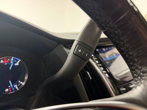 Used 2019 Cadillac Escalade Premium Luxury image 22
