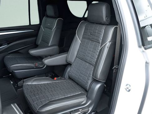Used 2025 Cadillac Escalade ESV V AWD/4WD image 23