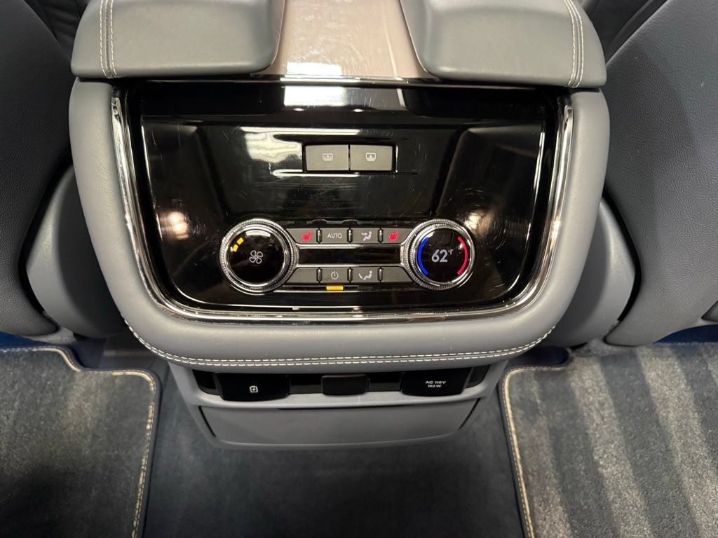 Used 2020 Lincoln Navigator Black Label w/ Cargo Convenience Package AWD/4WD image 20