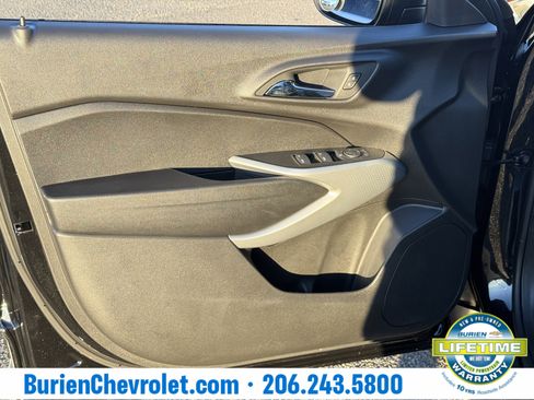 Used 2025 Chevrolet Trax LS w/ LS Convenience Package image 9