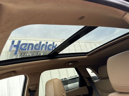 Used 2021 Cadillac XT5 Sportv w/ Platinum Package AWD/4WD image 29