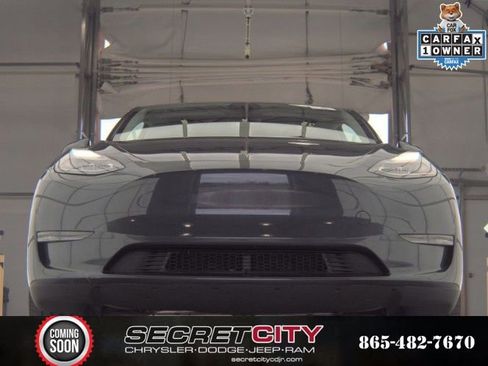 Used 2024 Tesla Model Y Long Range AWD/4WD image 2