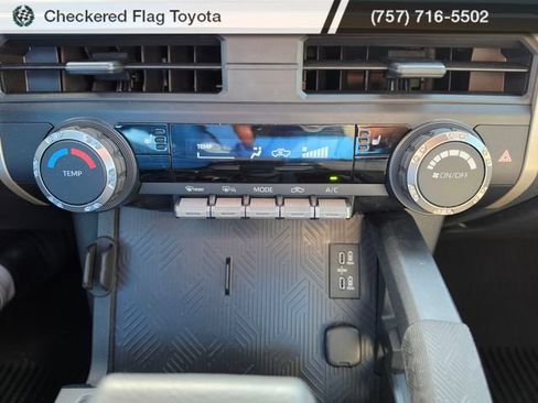 Used 2025 Toyota Tacoma SR5 AWD/4WD image 17
