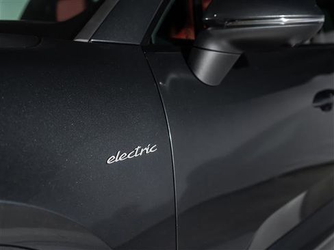 Used 2025 Porsche Macan Electric image 17