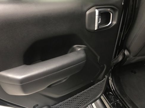 Used 2022 Jeep Wrangler Unlimited Sport image 16