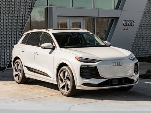 Certified 2025 Audi Q6 e-tron Premium Plus w/ Premium Plus AWD/4WD image 2