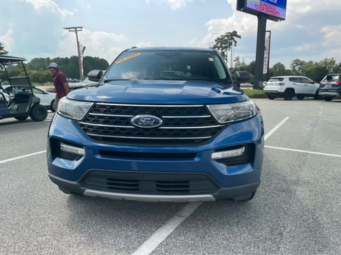 Used 2021 Ford Explorer XLT w/ Equipment Group 202A AWD/4WD image 2