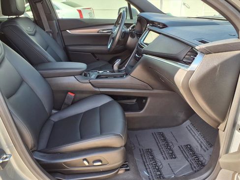 Certified 2024 Cadillac XT6 Luxury image 9