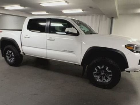Used 2023 Toyota Tacoma TRD Off-Road image 2