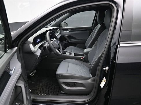 New 2026 Volkswagen Tiguan SE R-Line image 9