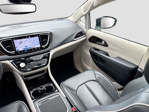 Certified 2024 Chrysler Pacifica Limited FWD image 26