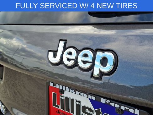 Used 2021 Jeep Grand Cherokee Laredo AWD/4WD image 29