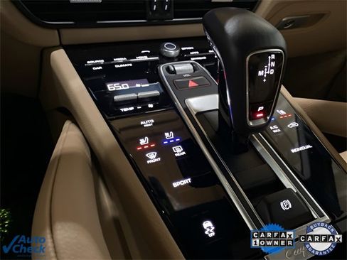 Used 2022 Porsche Cayenne w/ Premium Package image 52