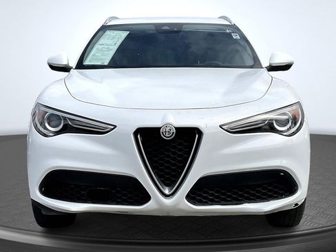 Used 2018 Alfa Romeo Stelvio AWD image 3