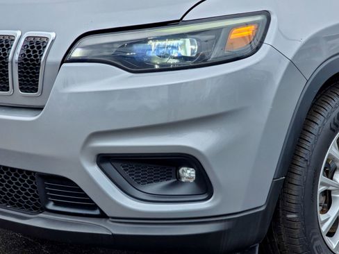 Used 2019 Jeep Cherokee Latitude w/ Popular Appearance Group image 5