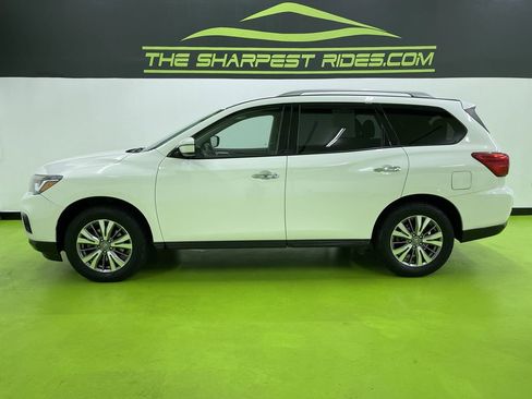 Used 2018 Nissan Pathfinder SV image 6