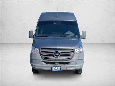 Used 2022 Mercedes-Benz Sprinter 4500 image 2