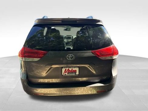 Used 2013 Toyota Sienna LE w/ Towing Pkg FWD image 6