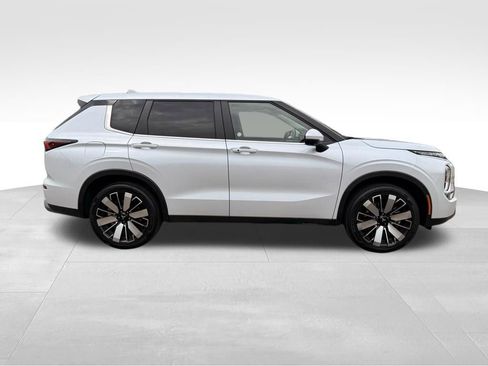 Used 2025 Mitsubishi Outlander SE FWD image 7