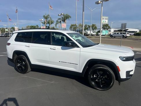 Used 2023 Jeep Grand Cherokee L Laredo AWD/4WD image 11