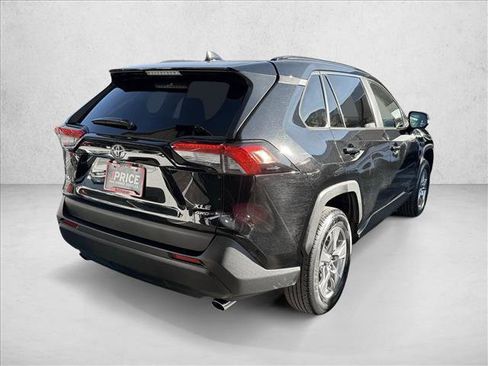 Used 2025 Toyota RAV4 XLE AWD/4WD image 5