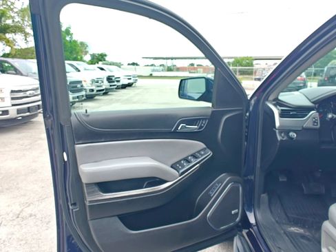 Used 2020 Chevrolet Tahoe LT w/ Luxury Package RWD image 11