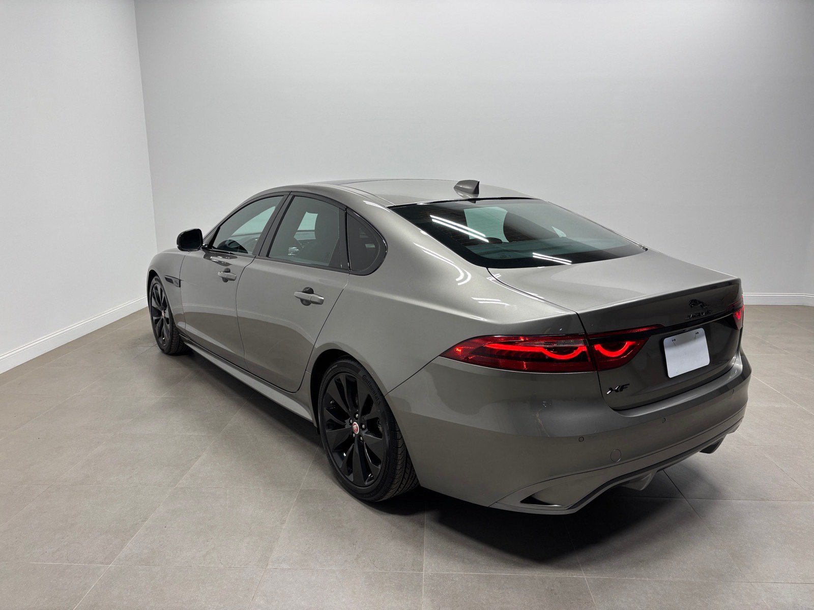 Used 2023 Jaguar XF R-Dynamic SE AWD/4WD image 10