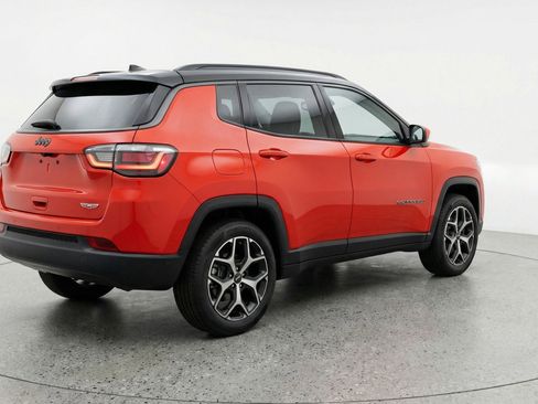 Used 2025 Jeep Compass Limited AWD/4WD image 9