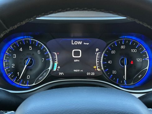 Used 2022 Chrysler Pacifica Touring-L w/ S Appearance Package image 24