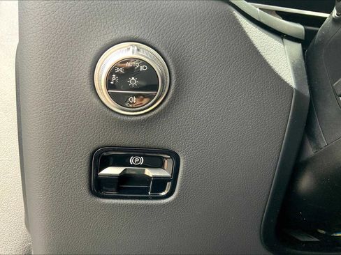 New 2025 Mercedes-Benz GLC 300 GLC 300 image 13