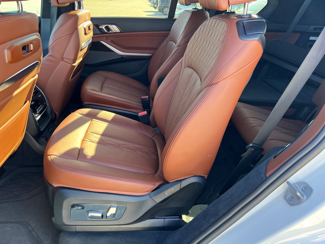 Used 2024 BMW X7 xDrive40i w/ M Sport Package AWD/4WD image 8