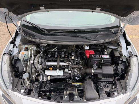 Used 2025 Nissan Versa SV image 30