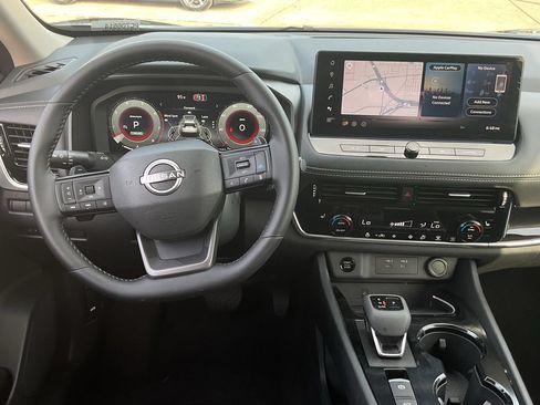 Used 2026 Nissan Rogue SL FWD image 11