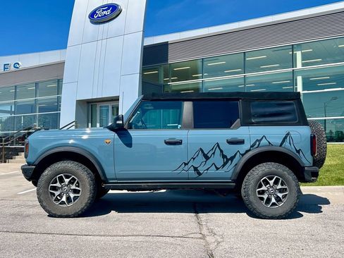 Used 2021 Ford Bronco Badlands AWD/4WD image 3