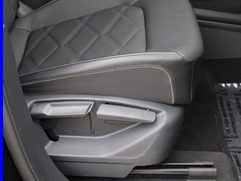 Used 2024 Volkswagen Atlas SE image 22