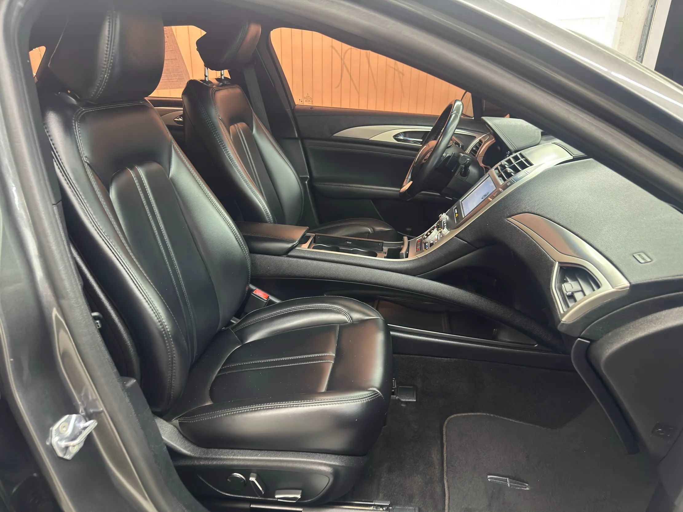 Used 2020 Lincoln MKZ FWD image 16