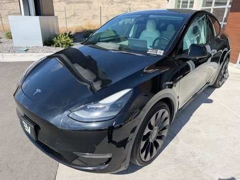 Used 2022 Tesla Model Y Performance AWD/4WD image 4