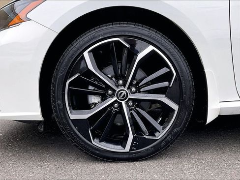 Used 2024 Nissan Altima 2.5 SR w/ SR Premium Package AWD/4WD image 7