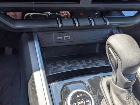 Used 2024 Chevrolet Colorado Trail Boss w/ Technology Package image 25