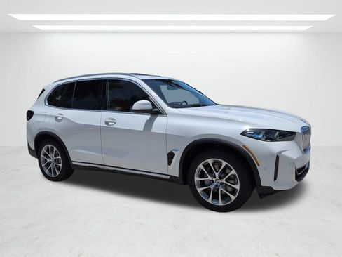 New 2026 BMW X5 xDrive40i w/ Premium Package AWD/4WD image 2