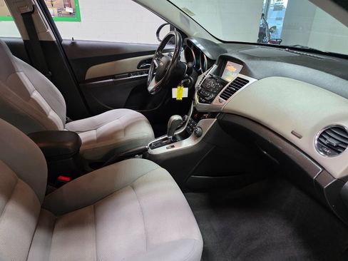 Used 2016 Chevrolet Cruze LT w/ Technology Package image 25
