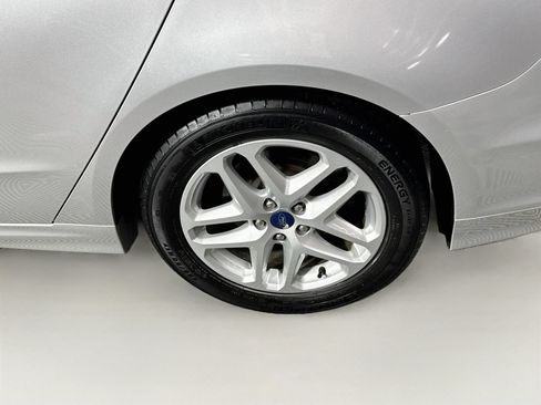 Used 2016 Ford Fusion SE FWD image 25