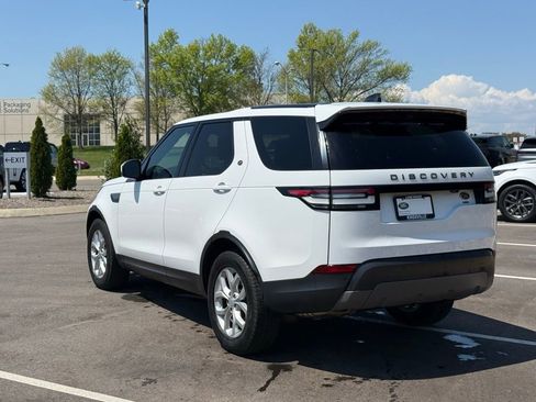 Used 2018 Land Rover Discovery SE image 9