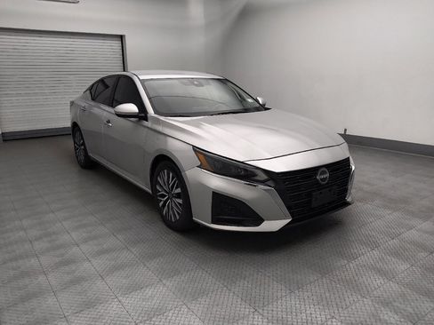 Used 2023 Nissan Altima 2.5 SV FWD image 13