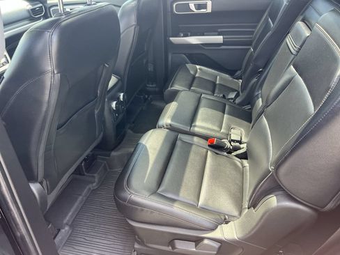 Used 2021 Ford Explorer XLT w/ Equipment Group 202A AWD/4WD image 32