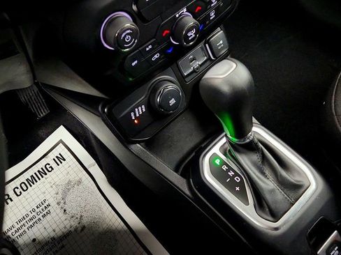 Used 2020 Jeep Renegade Latitude image 14