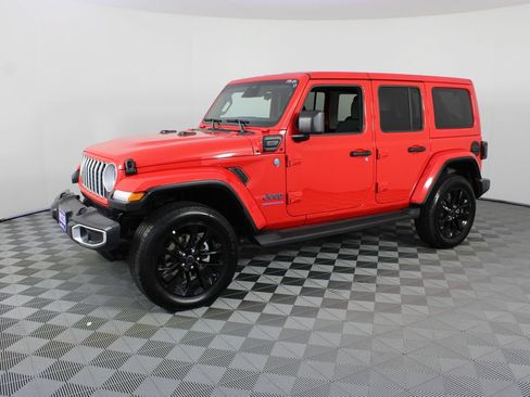 Used 2025 Jeep Wrangler Unlimited Sahara AWD/4WD image 2