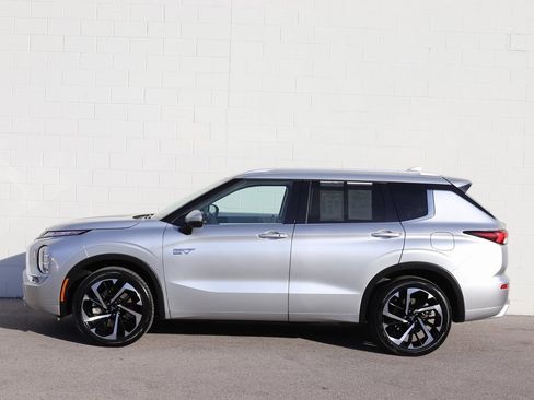 Used 2023 Mitsubishi Outlander SEL image 4