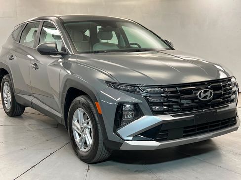 Used 2025 Hyundai Tucson SE AWD/4WD image 8