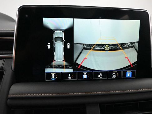 Used 2023 GMC Yukon XL AT4 w/ Technology Package AWD/4WD image 18